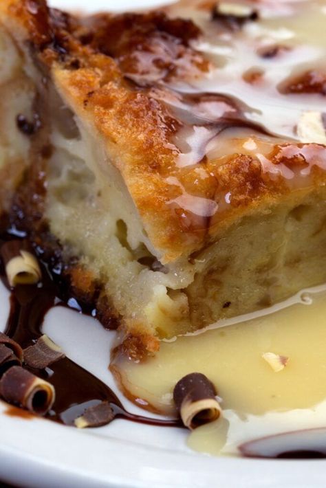 Joanna Gaines Bread Pudding Recipe Pioneer Woman Bread Pudding, Golden Corral Bread Pudding Recipe, Golden Corral Bread Pudding, Easy Irish Desserts, Classic Bread Pudding, Easy Pudding Recipes, Bread Pudding Easy, Irish Desserts, Pumpkin Bread Pudding