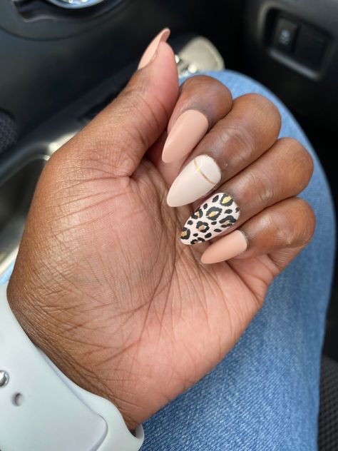 Neutral Cheetah Nails, White Cheetah Print Nails, Neutral Nails Leopard, Neutral Nails With Cheetah Print, Tan Cheetah Nails, Nails Tan, White Cheetah Print, Cheetah Print Accent Nail, Nails Leopard