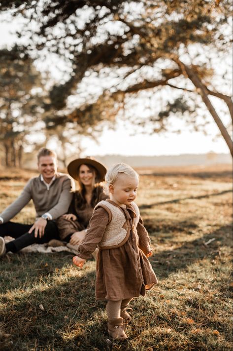 Bohemian Family Photoshoot, Golden Hour Shoot, Family Photoshoot Poses, Baby Sign Language, Birthday Shoot, Baby Signs, Sign Language, Family Photoshoot, Photoshoot Poses