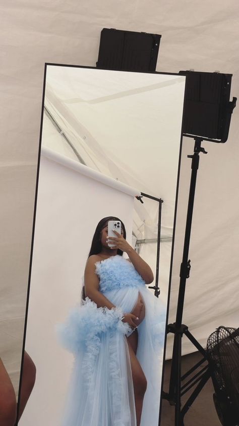 Gender Reveal Outfit For Mom Black Women, Cute Gender Reveal Outfits, Gender Reveal Outfit For Mom, Black Gender Reveal, Baby Announcement Pics, Reveal Outfits, Cute Gender Reveal, Gender Reveal Outfit, Gender Reveal Outfits