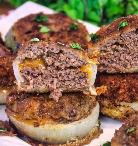 Cheeseburger Stuffed Onion Rings - Cook n' Share Stuffed Onion Rings, Onion Rings Air Fryer, Hamburger Recipe, Onion Rings Recipe, Fried Peppers, Onion Ring, Hamburger Recipes, Smoker Recipes, Cheese Fries