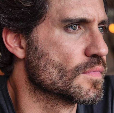 Guapisimo lawd have mercy #edgarramirez looking gorgeous 🔥 loved you since #thebourneultimatum then in vantage point you stole my heart 💯 Javier character was just hot af in everything good looking, great performance, badass #specialforces military action 🙌 Edgar Ramírez Edgar Ramirez, Scruffy Men, Everything Is Awesome, Man Crush, A Sea, Latest Updates, Celebrities Male, The Sky, Eye Candy