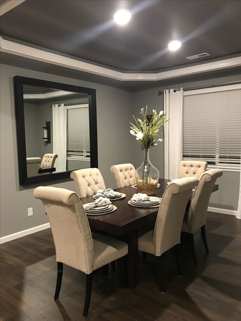 Relaxing Dining Room Ideas, Dinning Room Design Simple, House Decorating Ideas Dining Room, Dining Room Decor Modern Classy Simple, Dining Room Set Up, Brown Dining Room Ideas, Small Dining Room Decorating Ideas, Tan Dining Room, Table For Small Kitchen