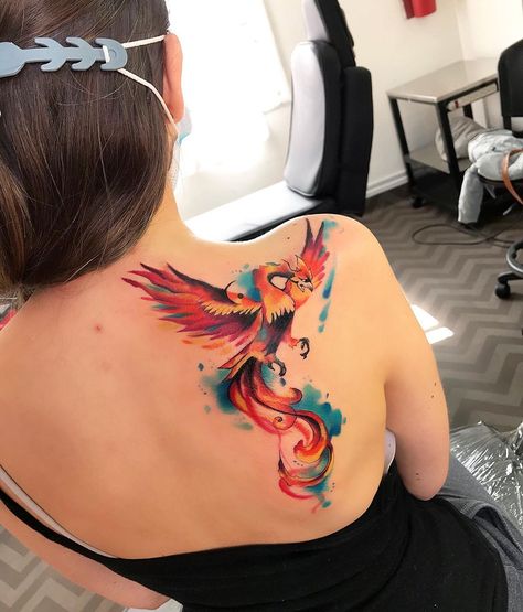 Tatuaje: Tatuaje Ave Fénix por Tata Ardila Diaz - Tatuajes para Mujeres Watercolor Phoenix Tattoo, Tato Phoenix, Small Phoenix Tattoos, Colour Tattoo For Women, Phoenix Bird Tattoos, Phoenix Tattoo Design, Inspiration Tattoos, Initial Tattoo, Phoenix Tattoo