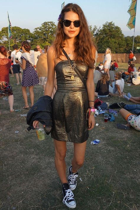 Wilderness Festival Street Style Pictures & Photos | Glamour UK Wilderness Festival Outfits, Best Festival Outfits, 2023 Festival Outfits, Glastonbury Fashion, Festival Fashion Outfit, 2023 Festival, Festival Outfit Inspiration, Face Glitter, Glamour Uk