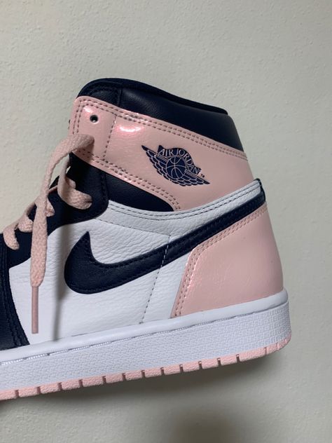 Bubblegum Jordan 1, Rosa Jordans, Air Jordan 1 Custom, Jordan 1 Custom, Jordan Rose, Atmosphere Aesthetic, Flowers Anime, Pink Bubblegum, Air Jordan 1s