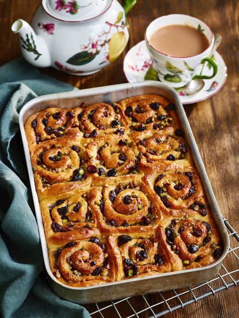 Chelsea Buns Recipe, Chelsea Bun Recipe, Chelsea Buns, Cafe Sweets, Chelsea Bun, Create A Cookbook, Georgian Food, Buns Recipe, Soft Sugar