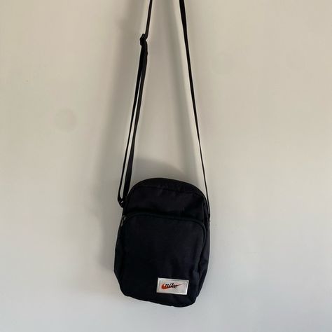 NIKE HERITAGE BLACK CROSS BODY BAG Cross Body Bag Outfit, Crossover Bags, Black Cross, Small Crossbody Bag, Black Cross Body Bag, Cross Body Bag, Cloth Bags, Body Bag, Pretty Much