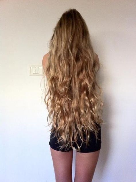 cheveux très longs, frisés coiffure pour les cheveux longs.  http://www.pinterest.com/adisavoiaditrev/ Lilac Hair, Have Inspiration, Super Long Hair, Pastel Hair, Long Wavy Hair, Very Long Hair, Long Blonde Hair, Mermaid Hair, Beautiful Long Hair