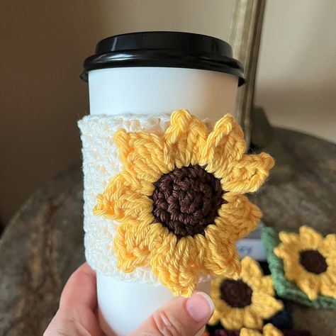 Cozy Cup Crochet, Cup Holder Crochet, Crochet Cup Holder, Crochet Cozies, Sunflower Cup, Mug Cozy Pattern, Cup Cozy Pattern, Crochet Mug, Crochet Mug Cozy