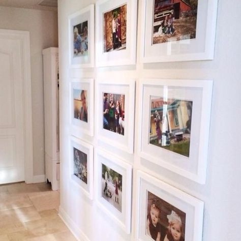 Four Family Photo Gallery Walls That You Need Right Now Hanging Family Pictures, Family Photo Gallery Wall, Family Photo Wall, Photo Wall Gallery, Hal Decor, Wall Gallery, Inspiration Wall, Hallway Decorating, Picture Wall