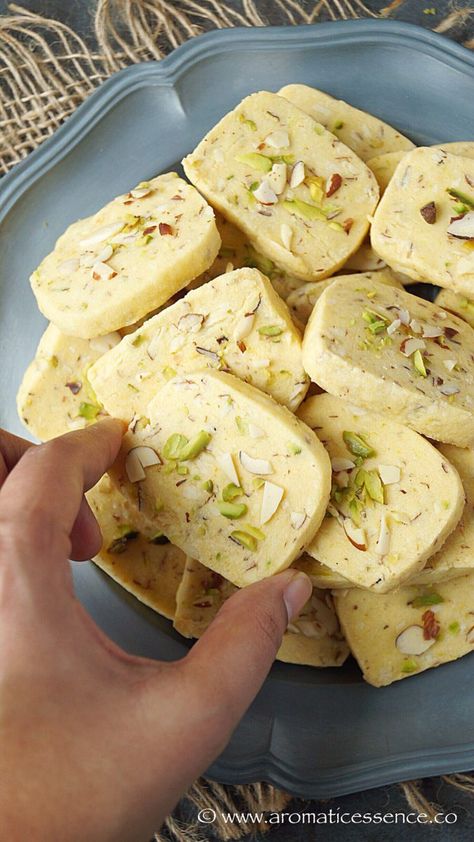 Fruit Biscuits, Indian Cookies, Eggless Cakes, Eggless Cookies, Pistachio Cookies, Eggless Recipes, Eggless Baking, Dessert Aux Fruits, Indian Dessert Recipes