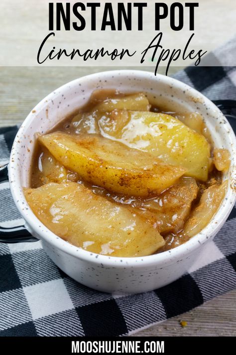 Instant Pot Cinnamon Apples - Mooshu Jenne Cinnamon Apples Recipe, Apple Cinnamon Recipes, Fried Apples, Pot Luck, Eat Seasonal, Cooked Apples, Instapot Recipes, Cracker Barrel, Food Blogs