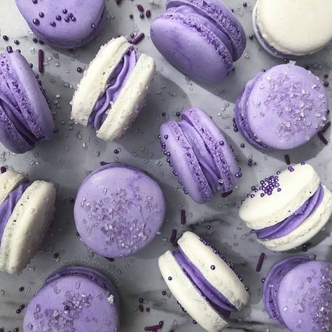 Lime Macarons, Purple Desserts, Purple Food, Purple Vibe, Lavender Aesthetic, Purple Aesthetic, Cafe Food, Macaroons, Cute Food