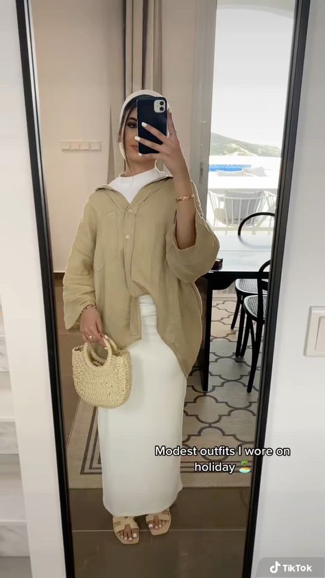 Modest Birthday Outfit, Summer Outfits Muslim, Hijabi Fashion Summer, Summer Modest Outfits, Hijab Outfit Summer, Modest Outfits Muslim, Modest Girly Outfits, Outfit Modest, Modest Summer Fashion