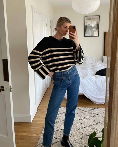 breton top outfit ideas: striped jumper with jeans Breton Stripes Outfit, Lindsey Holland, Striped Top Outfit, 21 Outfits, Jumper And Jeans, Breton Top, Jumper Outfit, Slip Skirts, Stripe Outfits