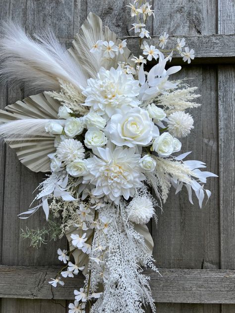 White Boho Flower Arrangements, Diy Arbour Flowers, White Dried Flower Arrangements, Flower Arbour, Wedding Champagne Glasses, Boho Wedding Bouquet, Wedding Arbour, Wedding Design Decoration, All White Wedding