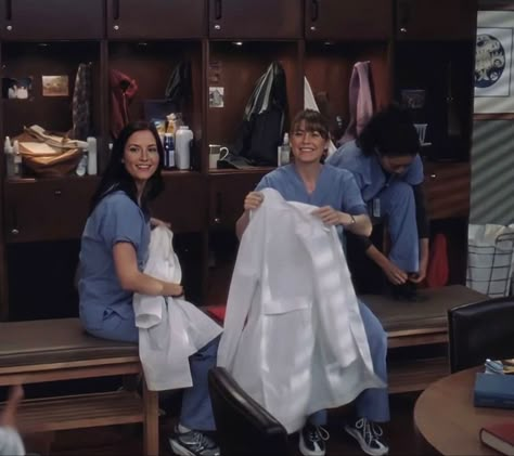 Lexie And Meredith Grey, Meredith And Lexie Grey, Lexie And Meredith, Christina Yang, Anatomy Aesthetic, Grey's Anatomy Doctors, Nurse Aesthetic, Lexie Grey, Chyler Leigh