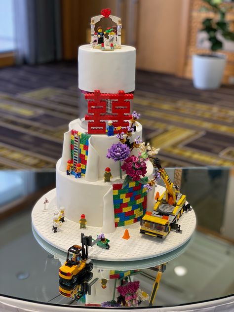 || LEGO || . . We love when we can work with couples to create the Wedding Cake of their dreams. Lego Wedding Ideas Favors, Lego Wedding Ideas, Funny Grooms Cake, Lego Wedding Cake, Gaming Wedding Cake, Lego Wedding Cakes, Crazy Wedding Cakes, Funny Invitations, Lavender Wedding Theme