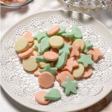 Butter Mints Old Fashioned Holiday Butter Mints, Soft Butter Mints, Homemade Groceries, Butter Mints Recipe, Party Mints, Mints Recipe, Dinner Mints, Butter Mints, Homemade Candy