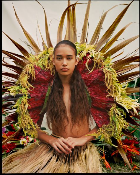 Die Tahiti Fashion Week ist eine Hommage an die reiche Tradition der Insel - i-D Polynesian Aesthetic, Tahiti Dance, Medieval Beauty, Polynesian Fashion, Hawaiian Life, Ori Tahiti, Beautiful Culture, Cultural Dress, Polynesian Dance