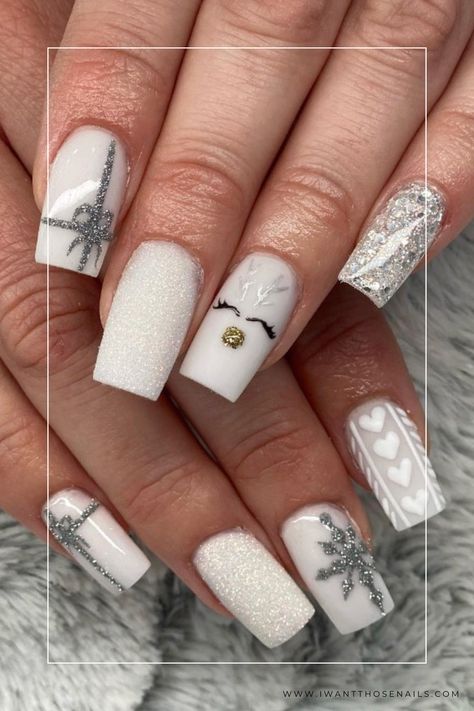 cute white christmas nails White Christmas Nail Designs, Christmas Manicure Ideas, White Christmas Nails, Amazing Nail Art Designs, Blue Christmas Nails, Holiday Nails Winter, Holiday Nails Christmas, Christmas Manicure, Milky Nails