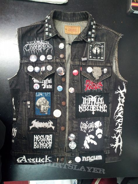 Black Metal Fashion, Crust Pants, Battle Vest, Punk Fashion Diy, Punk Style Outfits, Vest Patches, Crust Punk, Battle Jacket, Diy Jacket