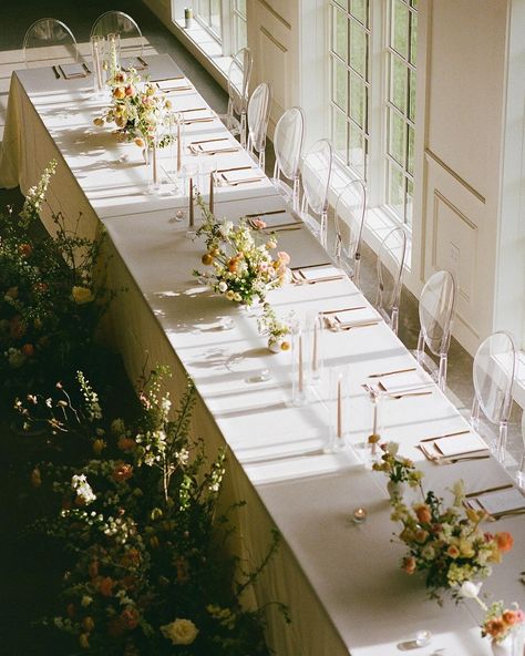 Minimalist Floral Tablescape, Long Guest Tables Wedding, Long Table Arrangements Wedding, Long Table Flower Arrangements Simple, Classical Wedding Decor, Long Table Wedding Flowers, Modern Wedding Tablescape, Long Table Centerpieces Wedding, Long Table Wedding Centerpieces