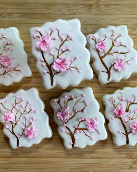 Cherry Blossom Cookies Decorated, Cherry Blossom Cookies, Designer Cookies, Easter Sugar Cookies, Blossom Cookies, Baby Shower Desserts, Spring Cookies, Sugar Cookie Designs, Cute Baking