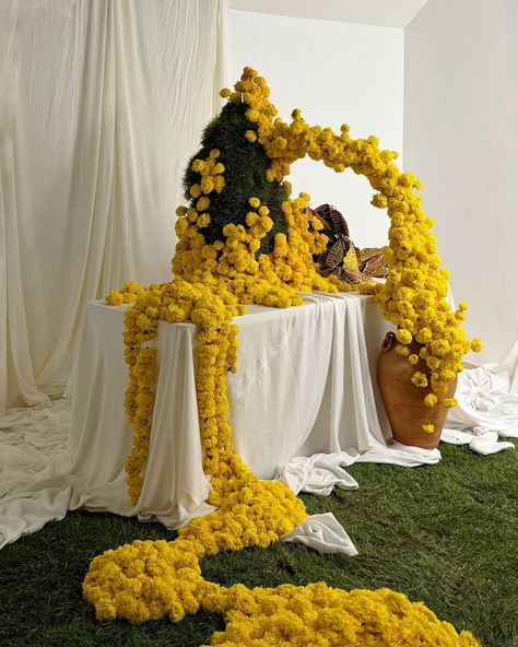 NAYA STUDIO | Yellow is the color of luck, prosperity and the color that attracts happiness. Let’s pull it all together 💛 | Instagram Planning Content, Shabbat Dinner, Summer Florals, Flower Installation, Life Group, Wedding Flowers Summer, Luxury Destination Wedding, Yellow Wedding, Flower Display