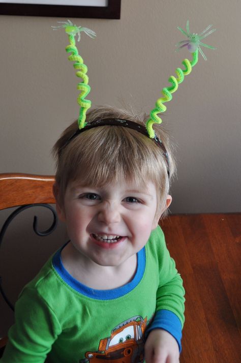 Alien Headband Craft, Diy Alien Headband, Alien Birthday Party, Alien Headband, Space Hat, Headband Crafts, Carnival Costume, Birthday Party Hats, Funny Hats