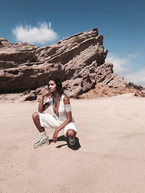 Vasquez Rocks Photoshoot, Rocks Photoshoot, Rock Photoshoot, Desert Shoot, Vasquez Rocks, Boho Rock, Behind The Scene, Cinematic Photography, Scene Photo