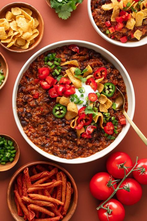 Black beans, lentils, & quinoa are a powerhouse combo in this tasty vegetarian Red Lentil Quinoa Chili recipe! Love this vibrant vegan chili Vegetarian Red Lentil Recipes, Italian Lentil Soup Recipe, Italian Lentil Soup, Quinoa Chili Recipe, Chili Instant Pot, Vegan Lentil Recipes, Easy Homemade Cornbread, Lentil Quinoa, Lentil Recipes Healthy