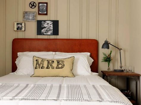 Diy Leather Headboard, Creative Headboards, Upcycle Headboard, Rich Ideas, Picture Headboard, Wall Mounted Headboard, Cottage Style Bedrooms, Faux Leather Headboard, Mounted Headboard