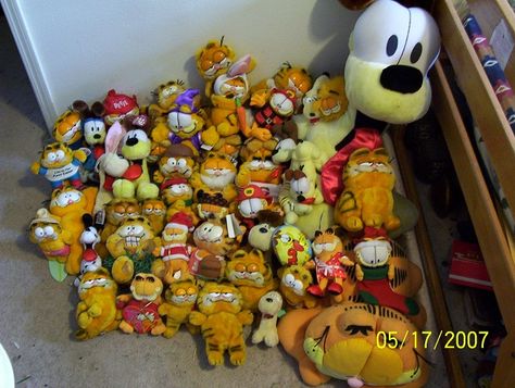 Garfield Collection, Garfield Images, Luxury Birthday Gifts, Garfield Cartoon, Garfield Cat, I Hate Mondays, Garfield And Odie, Silly Kids, Pete The Cat