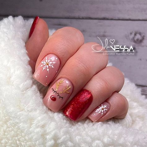 The latest nail style trend to hit Instagram is a creative way to celebrate the season. Users are uploading images of nails painted to look like the knit sweaters that are perfect for this time of the year. Simple Red Christmas Nails, Christmas Nails Simple, Reindeer Nails, Nail Noel, Nails Painted, Pink Chrome Nails, Nails Gel Nails, Halloween Acrylic Nails, Nail Trend