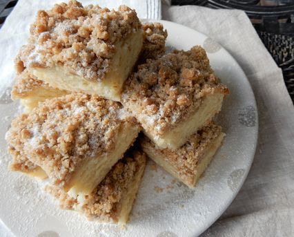 Use pantry ingredients for this New York crumb cake recipe New York Crumb Cake Recipe, New York Crumb Cake, Coffee Crumb Cake, Crumb Cakes, Crumb Coffee Cakes, Crumb Cake Recipe, Best Bakery, Coffee Cakes, Coffee Cake Recipes