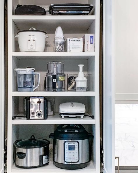 Modern Kitchen Storage Ideas, Cabinet Organization Kitchen, Kitchen Appliances Organization, Cabinet Organization Ideas, Bathroom Organizing, Kitchen Cabinet Organization Ideas, Kitchen Appliance Storage, Modern Kitchen Storage, Lower Cabinets