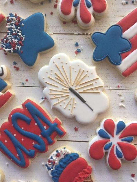 July 4th Cookies, Patriotic Sugar Cookies, Cookie Techniques, Patriotic Cookies, Buy Fireworks, No Bake Sugar Cookies, Summer Sweets, Royal Iced Cookies, Crazy Cookies