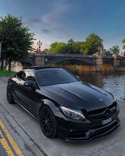 Luxury Cars Mercedes, Mercedes Auto, Black Mercedes, Tmax Yamaha, Black Mercedes Benz, C 63 Amg, Dream Cars Bmw, Dream Cars Mercedes, Luxury Car Interior