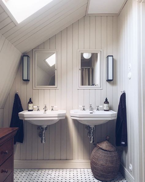 Norwegian Cottage, Swedish Country House, My Scandinavian Home, Cottage Bath, Floor Renovation, Farmhouse Shower, White Tile Floor, Cottage Bathroom, Swedish House