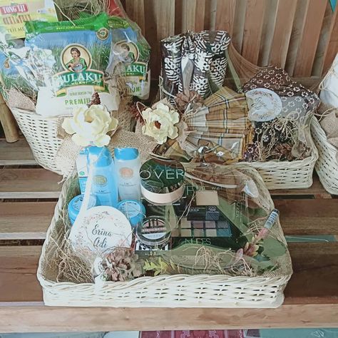 Hantaran Kahwin, Hantaran Pernikahan, Wedding Gift Hampers, Creative Gift Baskets, Flower Box Gift, Flower Box, Box Gift, Gift Hampers, Flower Boxes