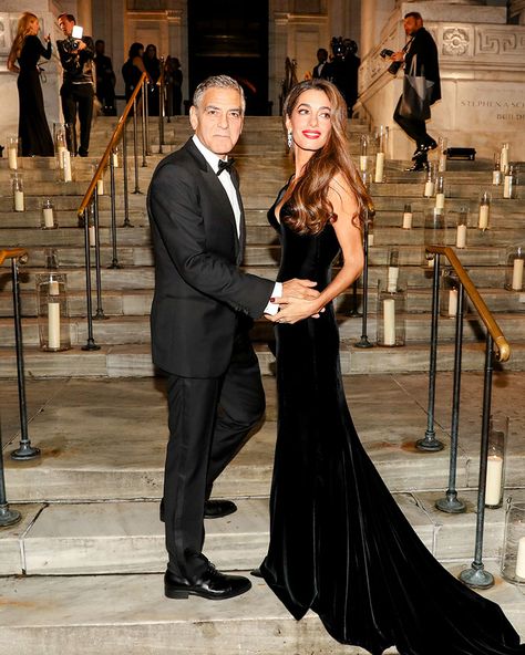 Amal Clooney Wore Atelier Versace To The Clooney Foundation for Justice’s The Albies Amal Clooney Makeup, Aesthetic Lawyer, San Sebastian Film Festival, Versace Gown, Red Carpet Beauty, Menswear Runway, Amal Clooney, Atelier Versace, Celebrity Style Red Carpet