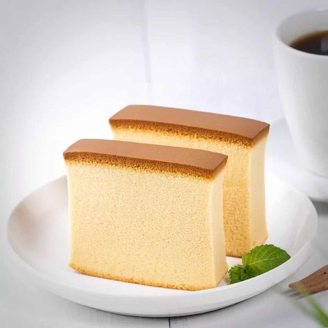 Easy and quick recipe to prepare.This is a type of a quick japanese dessert of old-fashioned Japanese sponge cake prepared from milk, egg mixture, honey and bread flour.Made up of many ingredients.This recipe is a kind of wagashi originally developed in Japan based on the "Nanban confectionery". Cake In A Can Japan, Japanese Sponge Cake, Japanese Cake, Japanese Recipes, Honey Cake, Japanese Dessert, Loaf Cake, Recipe Steps, Bread Flour