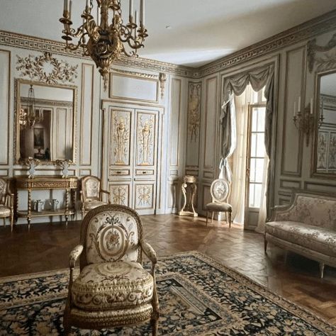 French Castle Interior, French Neoclassical Architecture, Regency Architecture, Manor Interior, Mansion Bedroom, Russian Interiors, Castle Rooms, Neoclassical Interior, Elegant Interior Design