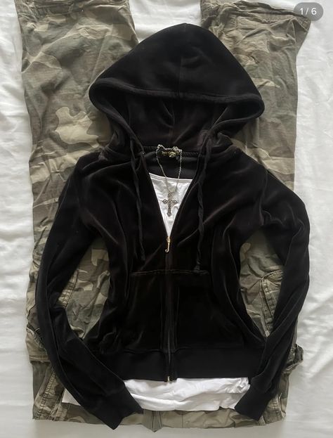 y2k camp zip up black Soft Grunge Outfit Ideas, Trashy Outfits, Downtown Outfits, Outfit Inspo Casual, Looks Party, 2000s Fashion Outfits, Swaggy Outfits, Cute Everyday Outfits, 가을 패션