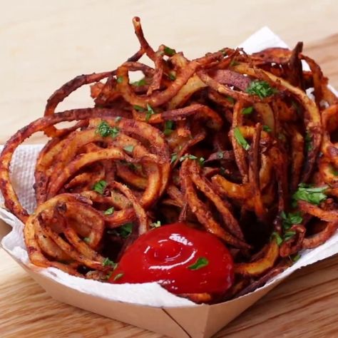 Curly Fries Recipe by Tasty Vegan Pulled Pork Sandwich, Masala Fries, Vegan Pulled Pork, Proper Tasty, French Fries Recipe, Crispy French Fries, Curly Fries, Fries Recipe, Bbq Pulled Pork