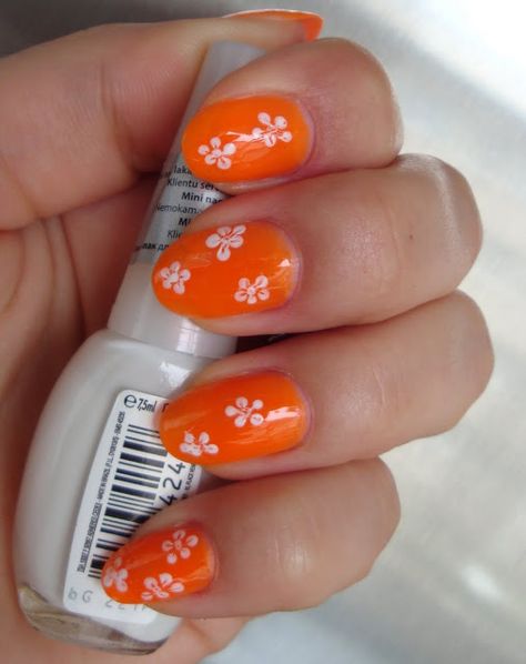 small flowers White Flowers Nails, Nails With White Flowers, Nails With White, Flowers Nails, Daisy Nails, Small White Flowers, Orange Nails, Minimalist Nails, Flower Beauty