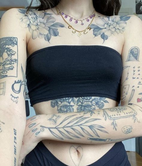 Women With Shoulder Tattoos, Delicate Womens Tattoos, Scattered Tattoos Women, Tattoo Sleeves Aesthetic, Patchwork Body Tattoos, Tattoo Theme Ideas, Tiny Patchwork Tattoo Sleeve, Shoulder Tattoos For Women Patchwork, Patchwork Female Tattoos