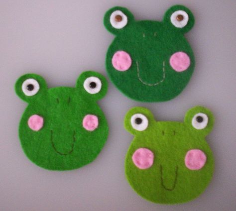 Frog Ornaments Diy, Embroidered Faces, Frog Face, Frog Ornaments, Ornament Diy, Gift Making, Ornaments Diy, Felt Crafts, Cute Gifts